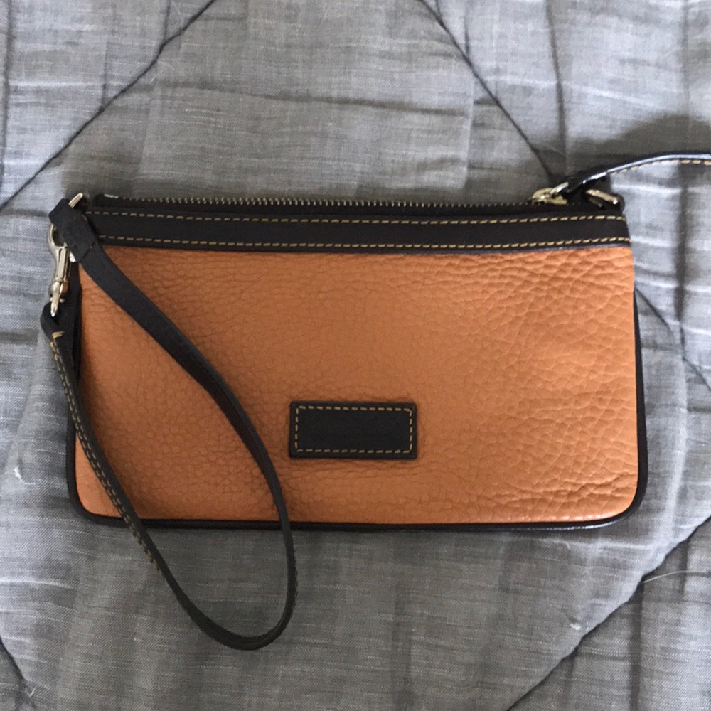 // Dooney & Bourke Wristlet //